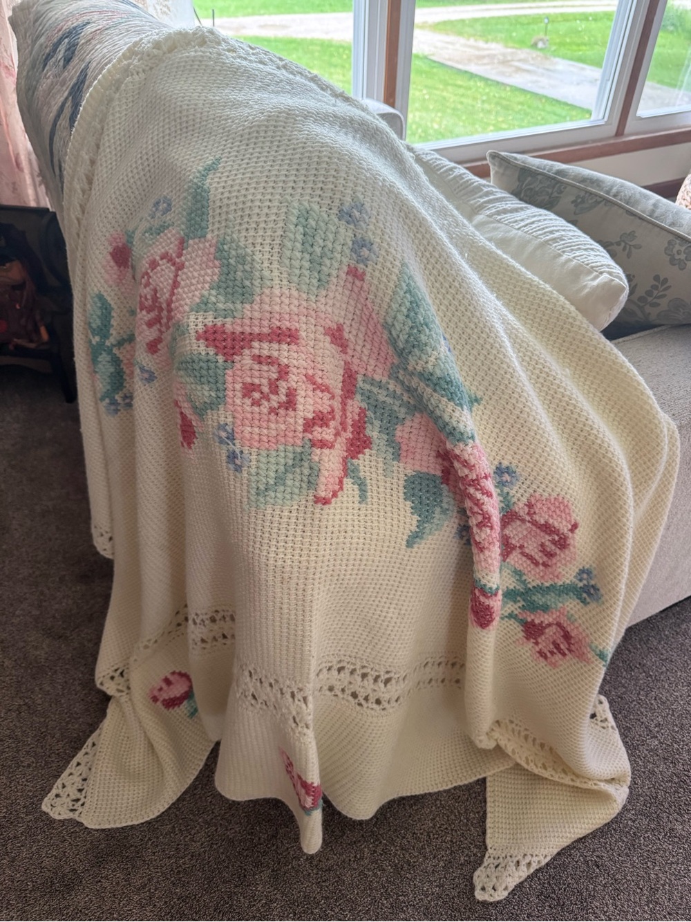 Vintage Floral Crochet Throw Blanket in Cream, Pink and Mint